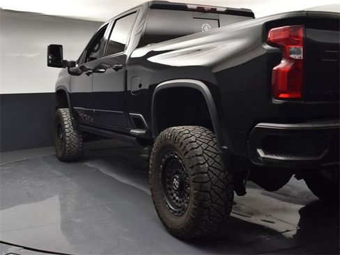 Used 2024 Chevrolet Silverado 2500 High Country w/ Midnight Edition image 6