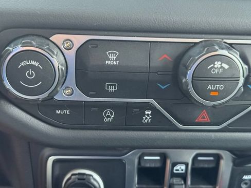 Certified 2026 Jeep Wrangler Unlimited Rubicon AWD/4WD image 35