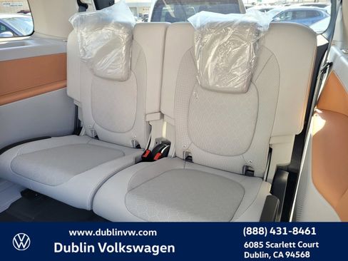 New 2025 Volkswagen ID. Buzz 1st Edition image 17