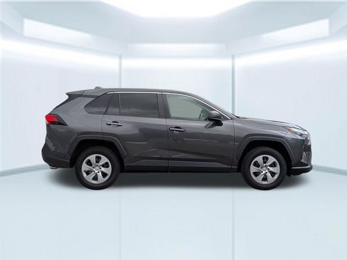 Used 2023 Toyota RAV4 LE AWD/4WD image 8
