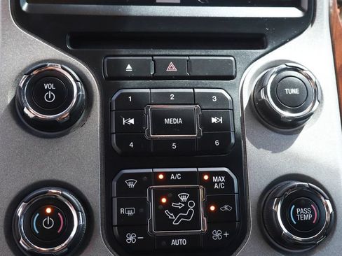 Used 2015 Ford F250 Lariat w/ Lariat Ultimate Package AWD/4WD image 35