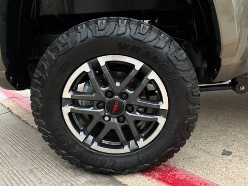 Used 2025 Toyota Tacoma TRD Sport image 9