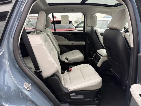 New 2026 Lincoln Aviator AWD image 8