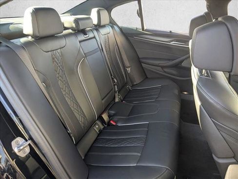 Used 2023 BMW M550i xDrive image 21