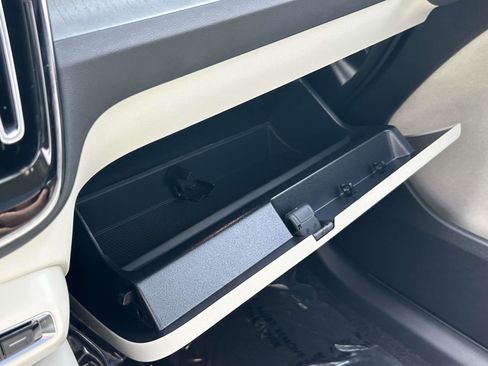 New 2026 Volvo XC40 B5 Ultra w/ Protection Package Premier image 30