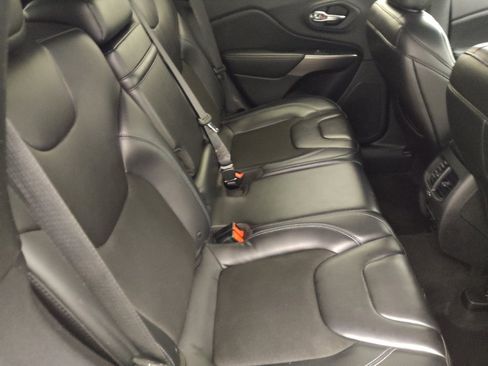 Used 2019 Jeep Cherokee Latitude Plus AWD/4WD image 19