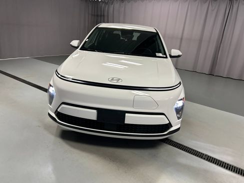 Used 2024 Hyundai Kona SE FWD image 2