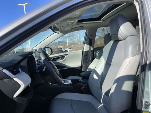 Used 2022 Toyota RAV4 Limited image 20