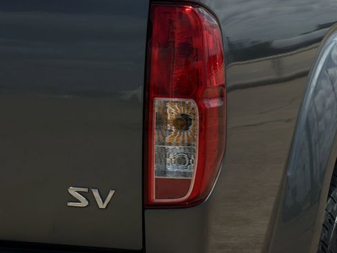Used 2017 Nissan Frontier SV RWD image 11