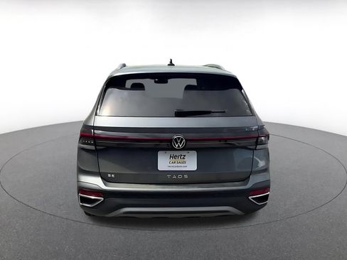 Used 2025 Volkswagen Taos SE FWD image 18