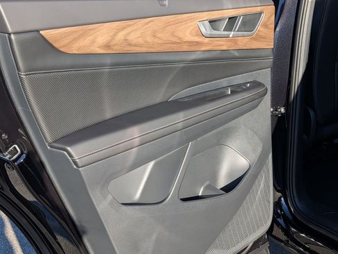 New 2026 Volkswagen Atlas SE image 24