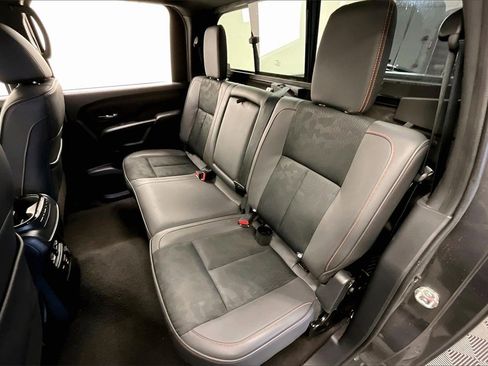 Used 2023 Nissan Titan PRO-4X image 22