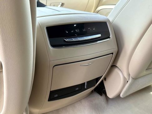 Used 2022 Cadillac Escalade ESV Premium Luxury AWD/4WD image 17