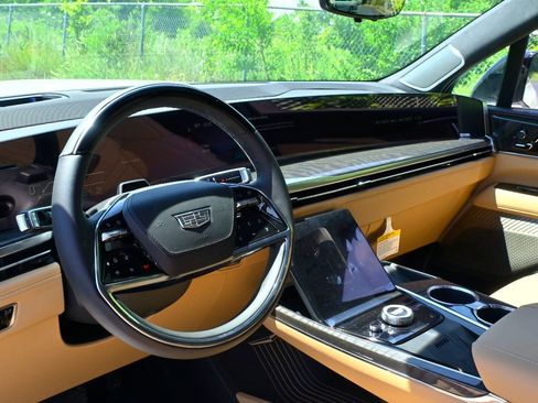 New 2025 Cadillac Escalade IQ Luxury 2 image 39