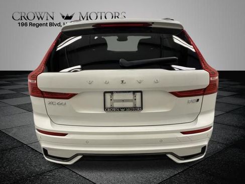 Used 2025 Volvo XC60 B5 Core AWD/4WD image 3