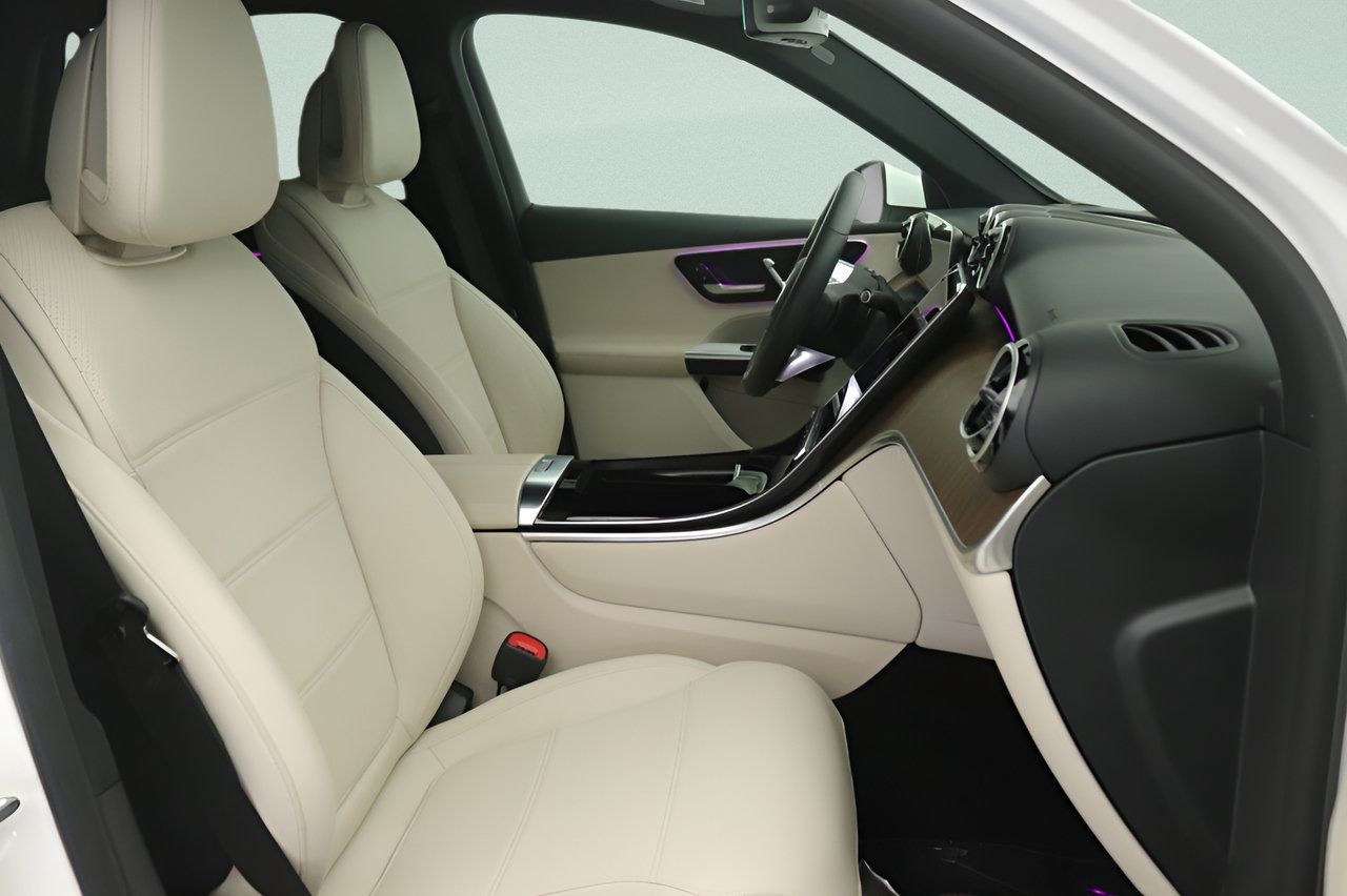Used 2025 Mercedes-Benz GLC 350e 4MATIC image 28