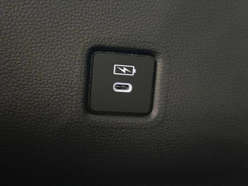 Used 2024 Honda Pilot Touring image 13