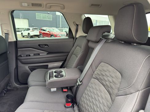 Certified 2025 Nissan Pathfinder SV image 33