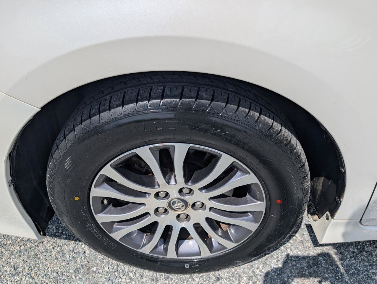 Used 2020 Toyota Sienna XLE w/ XLE Navigation Package FWD image 12