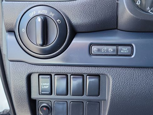 Used 2022 Nissan Titan S image 23