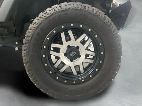 Used 2013 Jeep Wrangler Sport AWD/4WD image 28