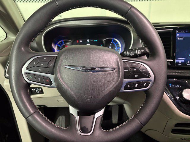 Used 2024 Chrysler Pacifica Limited FWD image 25