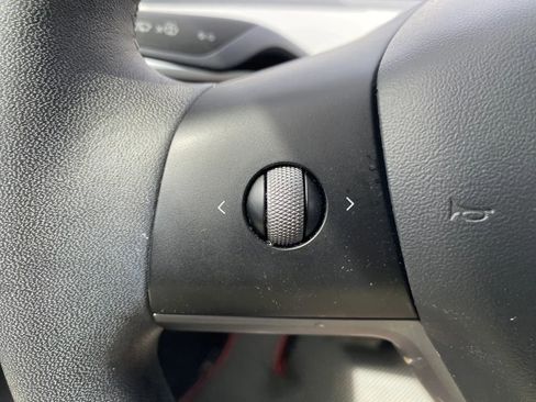 Used 2021 Tesla Model Y Long Range image 16