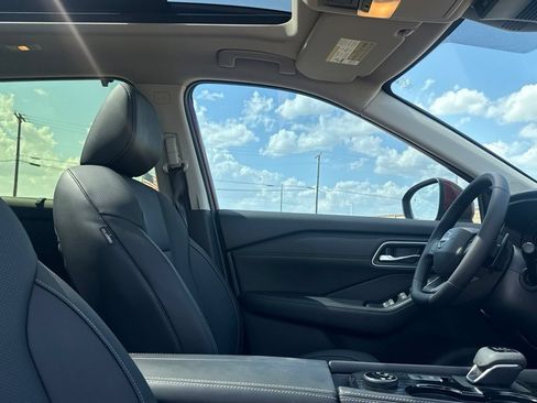 Certified 2026 Nissan Rogue Platinum AWD/4WD image 27
