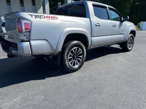 Used 2020 Toyota Tacoma TRD Sport AWD/4WD image 15
