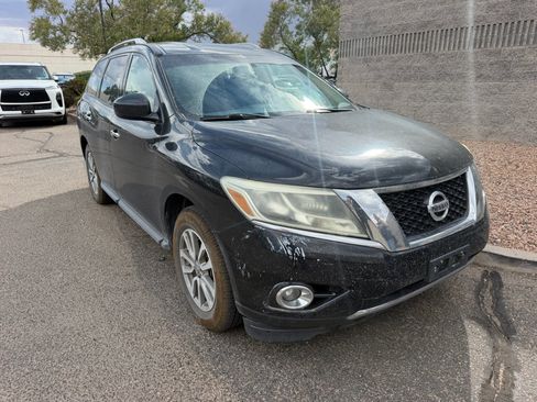 Used 2016 Nissan Pathfinder SV AWD/4WD image 2