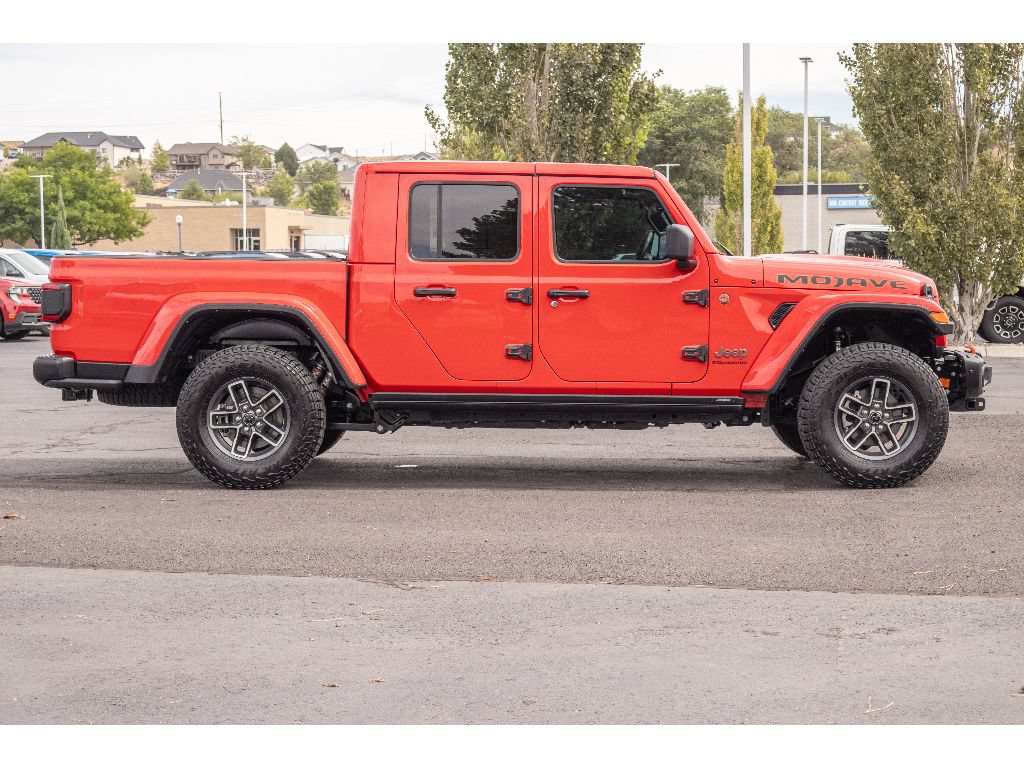 Used 2024 Jeep Gladiator Mojave AWD/4WD image 2