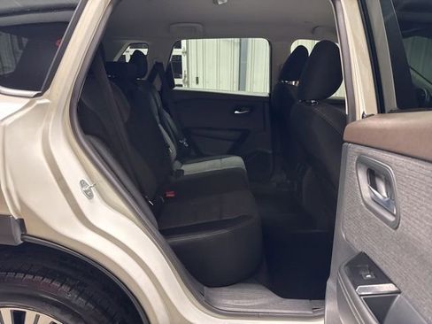 Used 2022 Nissan Rogue SV AWD/4WD image 23