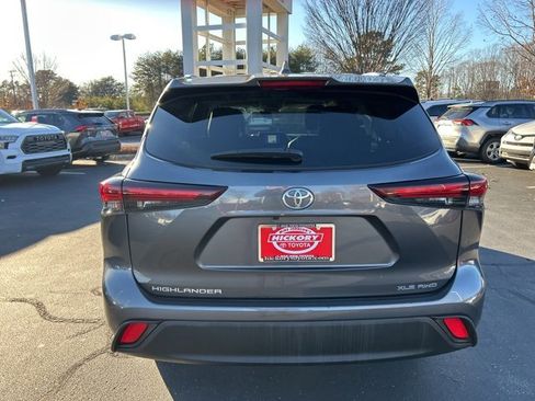 Used 2024 Toyota Highlander XLE image 6