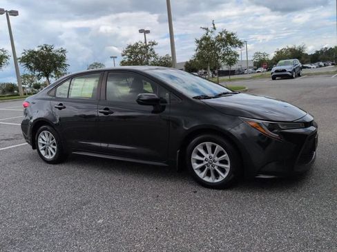 Used 2021 Toyota Corolla LE w/ LE Convenience Package FWD image 2