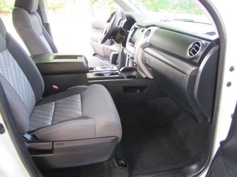 Used 2020 Toyota Tundra SR5 w/ SR5 Upgrade Package AWD/4WD image 19