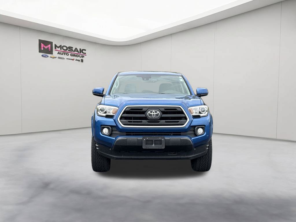 Used 2018 Toyota Tacoma SR5 RWD image 3