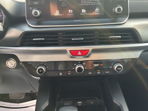Used 2020 Kia Telluride LX FWD image 31