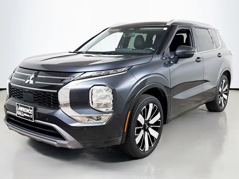 Used 2025 Mitsubishi Outlander SEL image 1