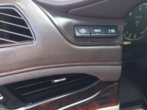Used 2015 Cadillac Escalade Luxury RWD image 25