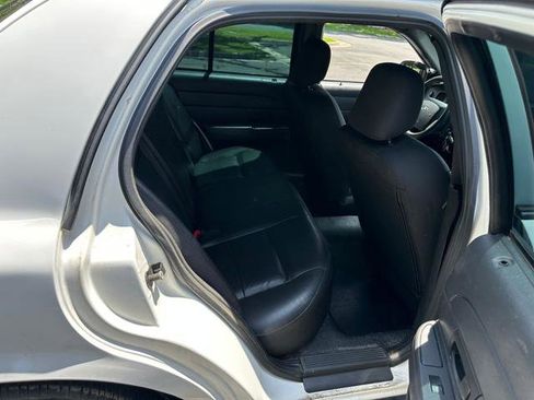 Used 2010 Ford Crown Victoria Police Interceptor image 11