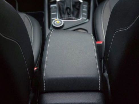 Used 2023 Volkswagen Taos SE w/ Panoramic Sunroof Package image 20