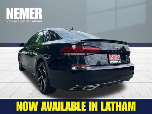 Certified 2022 Volkswagen Passat 2.0T R-Line FWD image 2
