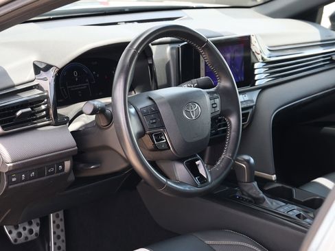 Used 2025 Toyota Camry SE FWD image 14