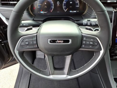 New 2025 Jeep Grand Cherokee Limited w/ Luxury Tech Group II image 13