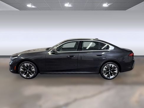 Used 2026 BMW 530i RWD image 2