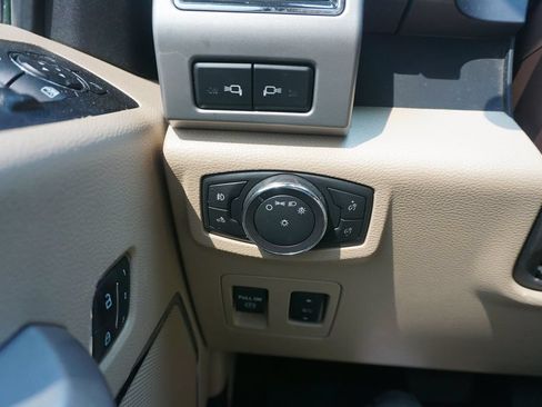 Used 2019 Ford F150 Lariat AWD/4WD image 4