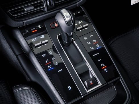 New 2026 Porsche Macan image 24