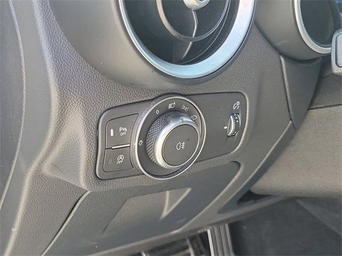 Used 2023 Alfa Romeo Stelvio Estrema image 25