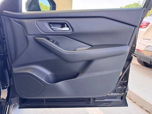 Used 2024 Nissan Rogue SV FWD image 20