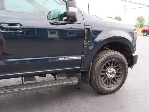 Used 2022 Ford F250 Lariat w/ Black Appearance Package image 25